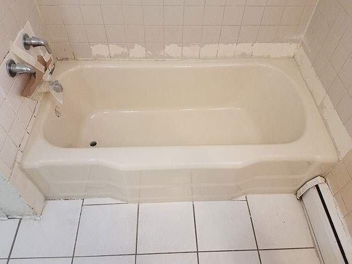 A Touch Glazing Bath Tub Reglazing / Refinishing in Chicago